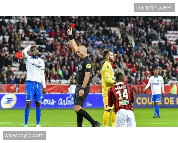 欧联杯惊现冷门巴黎圣日耳曼与波尔图激战成平局乌龙球成比赛转折点